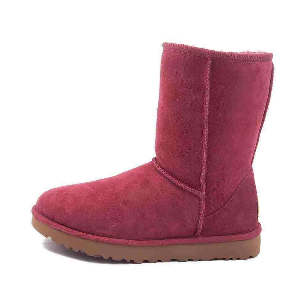 Uggs at the mall 2025